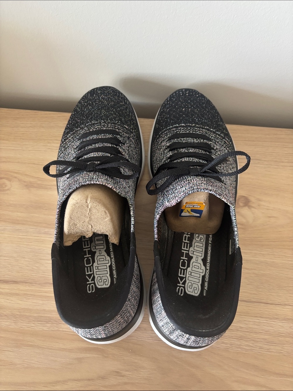 Sketchers Slip In Sneakers with air cooled memory foam womens size 8 - Picture 3 of 5